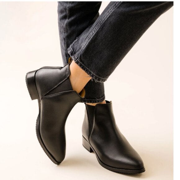 Nisolo Eva Everyday Chelsea Boot Black Women's 8.5 WORN ONCE - Picture 2 of 9